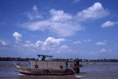メコン川の船